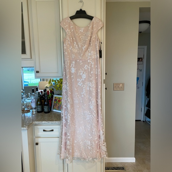 Vera Wang Dresses & Skirts - NWT Vera Wang Dress